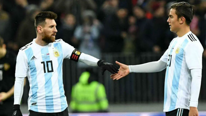 Messi and Dybala in one of the few moments they were on the pitch...
