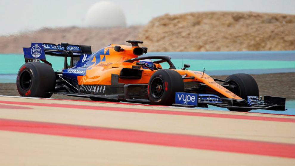 Alonso, con el McLaren en Bahréin.