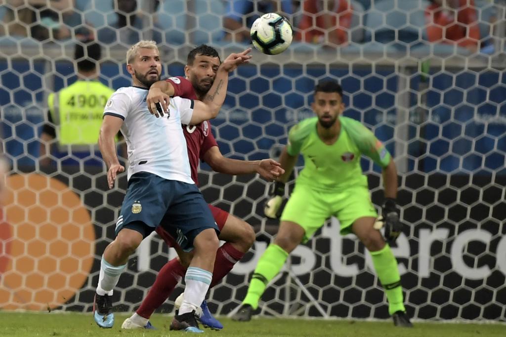Argentinas Sergio <HIT>Aguero</HIT> (L) and Qatars Boualem Khoukhi vie for the ball during the Copa America football tournament group match at the Gremio Arena in Porto Alegre, Brazil, on June 23, 2019. (Photo by Carl DE SOUZA / AFP)