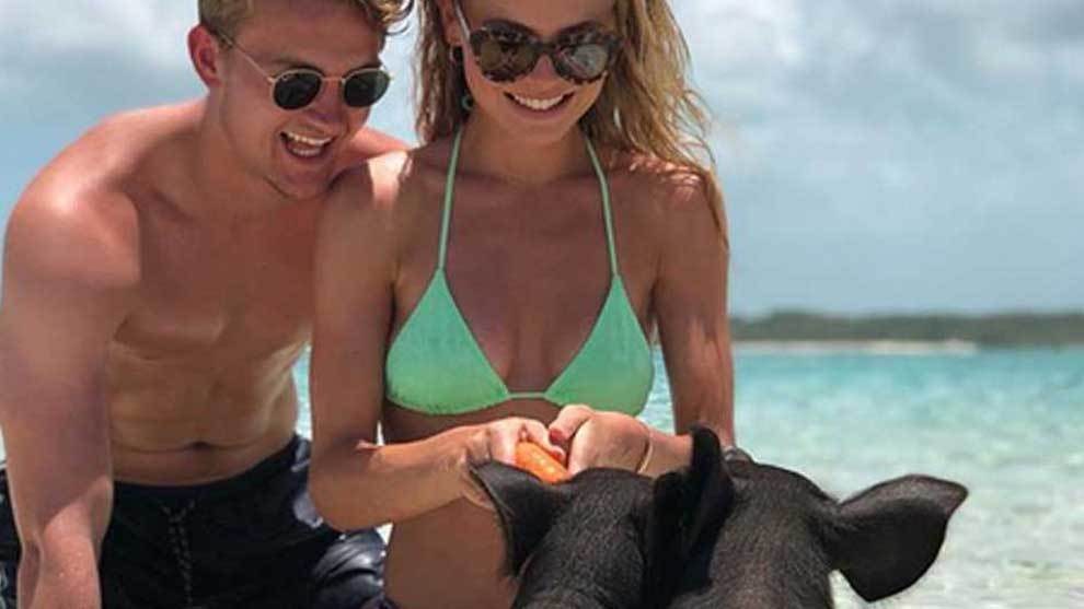Matthijs de Ligt relaxes with a holiday to Pig Beach in the Bahamas...