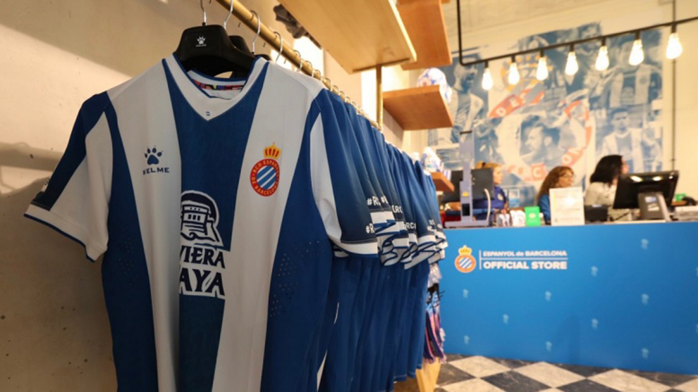 Imagen de la tienda del Espanyol en La Rambla.