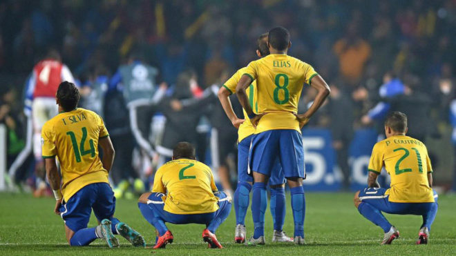 The Brazil players after losing to Paraguay in 2015.