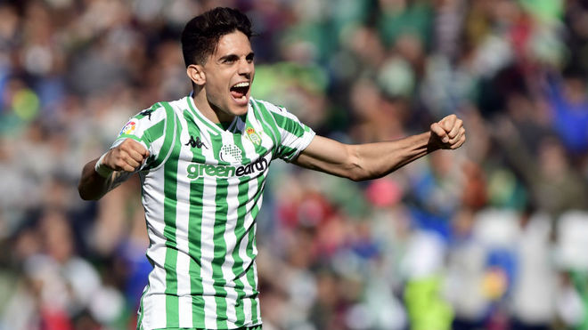 Marca Bartra celebrating a victory with Real Betis.