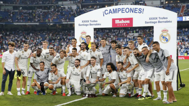 Real Madrid posing with the Trofeo Bernabeu in 2018 after beating AC...