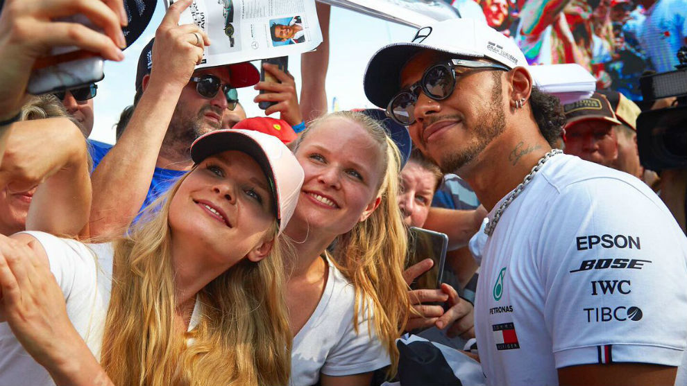 Hamilton, con los fans de Mercedes en Austria.
