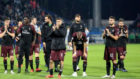 Los futbolistas del Milan saludan a la aficin tras un partido.