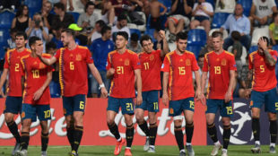 Los jugadores de Espaa celebran el gol de Oyarzabal a Francia.