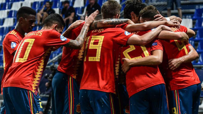 Spain&apos;s Under-21s celebrate a goal.