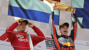 Verstappen y Leclarc en el podio de Austria.