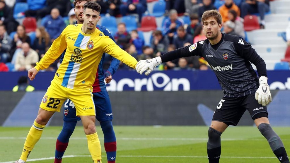 Espanyol: Roger "Hubo oferta del Atlético Hermoso, pero, para negociar, hay que mirar la cláusula" Marca.com