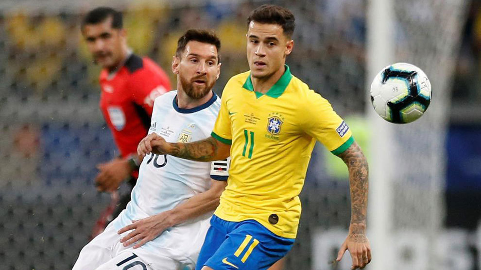 Philippe Coutinho and Lionel Messi during Brazil and Argentina&apos;s...