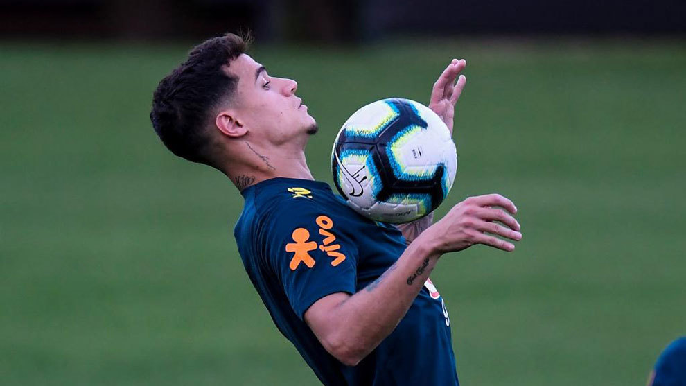 Philippe Coutinho, en un entrenamiento con Brasil.