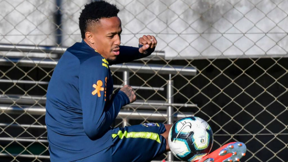 Militao training with the Brazilian national team.