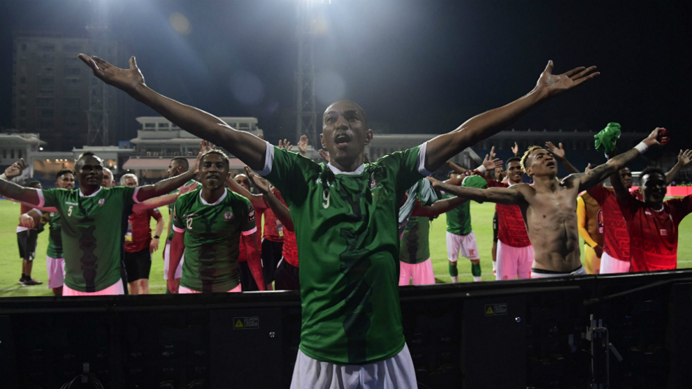 Andriatsima, capitn de Madagascar, celebra la victoria sobre RD...