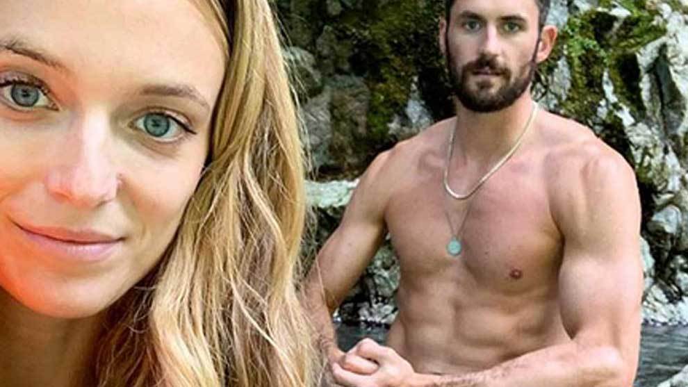 Kevin Love and Kate Bock enjoy a romantic holiday