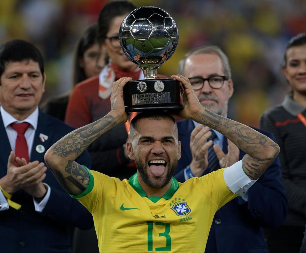 Monday's transfer round-up: Maguire's replacement, Dani Alves to England...