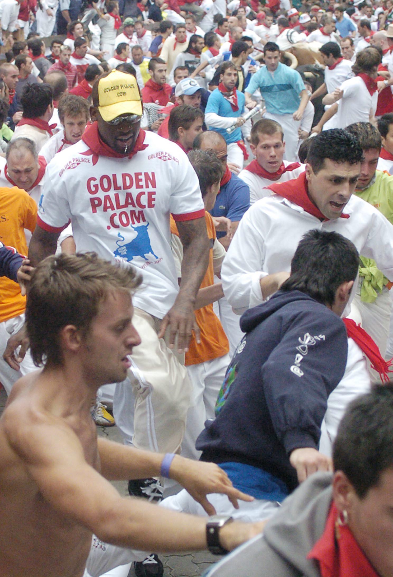 Dennis Rodman corriendo el segundo encierro de San Fermn en 2005