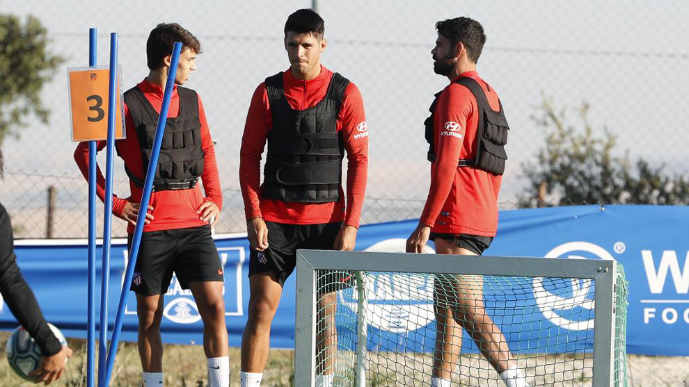 Joao Felix, Alvaro Morata and Diego Costa during a training session.