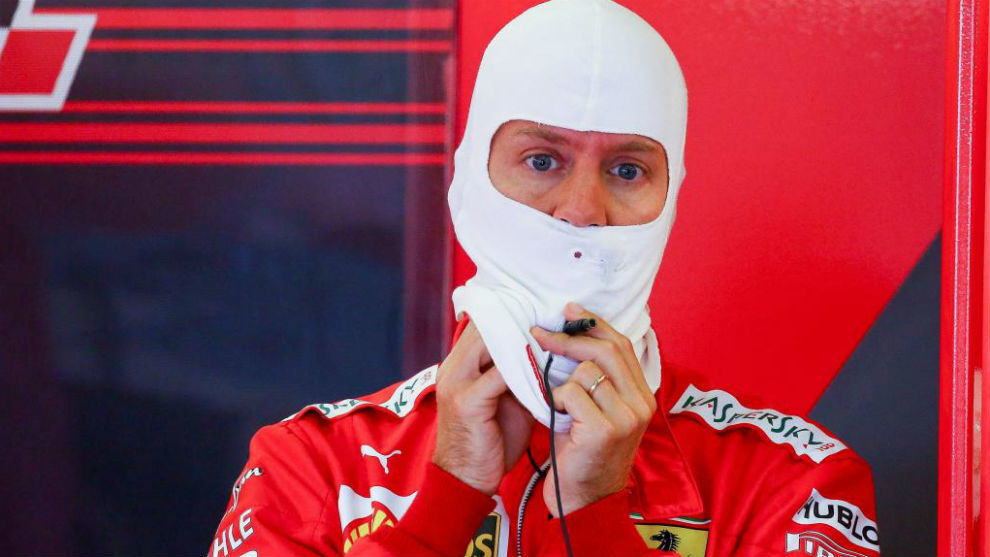 Vettel, en el box de Ferrari antes de la calificacin.