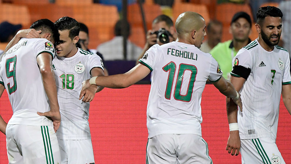 Los jugadores de Argelia celebran el primer gol del encuentro