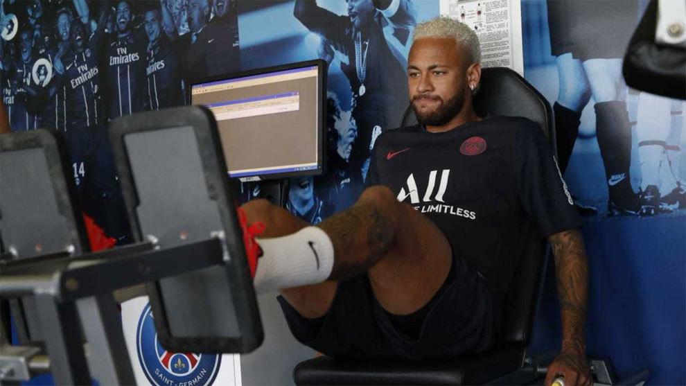 Neymar in the gym on Monday morning after returning to PSG for...