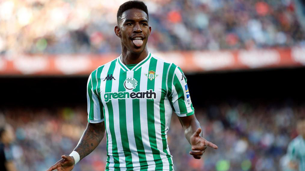 Junior Firpo celebrates his goal against Barcelona at the Camp Nou.