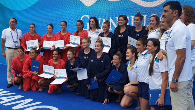 Equipo femenino medalla de plata en waterpolo playa