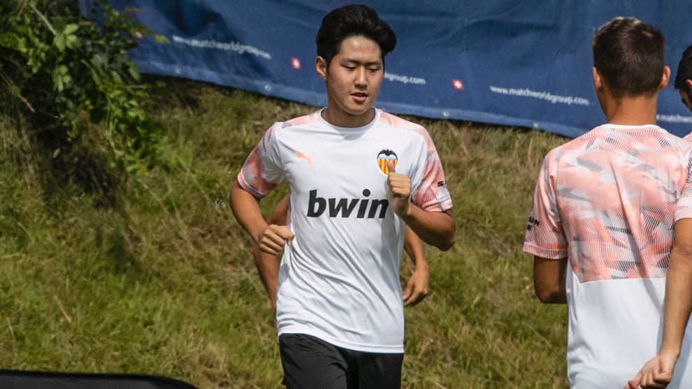 Kangin Lee is training with Valencia&apos;s first team in Crans Montana.