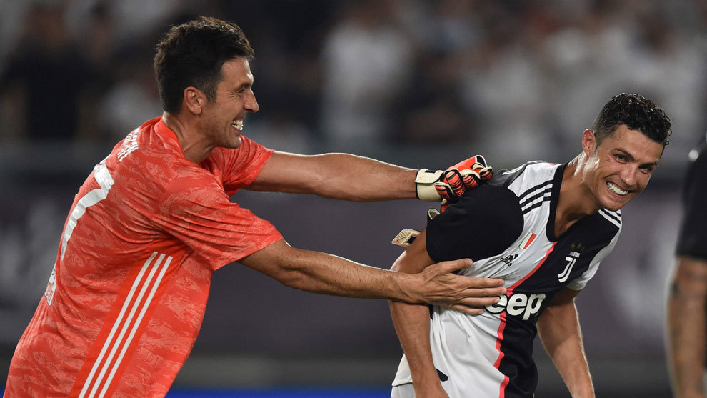 Cristiano Ronaldo marca de falta y Buffon le da el triunfo a la Juventus en los penaltis