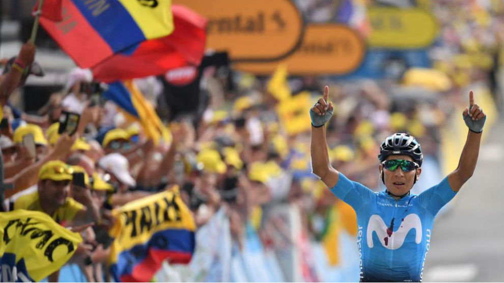 Entrada triunfal de Nairo Quintana en Valloire, tras la primera gran...