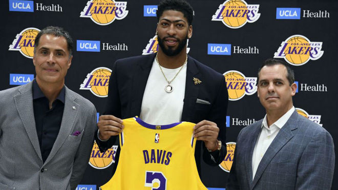 Anthony Davis presentado como nuevo jugador de los Lakers
