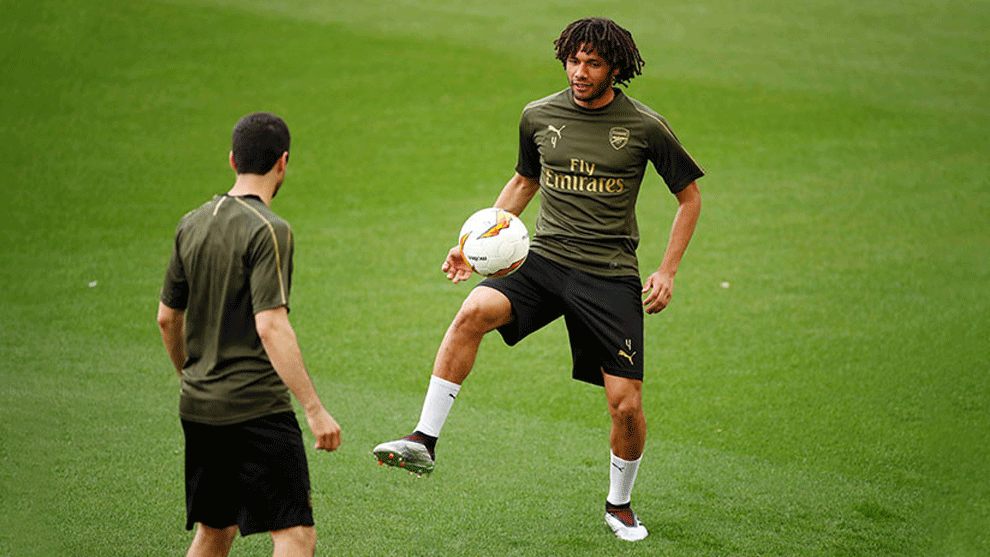Mohamed Elneny durante entrenamiento del Arsenal en Valencia.