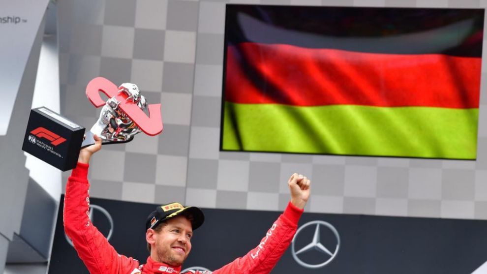 Sebastian Vettel celebrando el segundo puesto conseguido en...