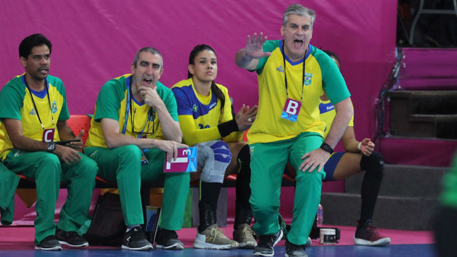 El tcnico espaol Jorge Dueas, dirigiendo en la final a Brasil /
