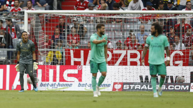 Keylor, Nacho y Marcelo, tras un gol del Fenerbahe.