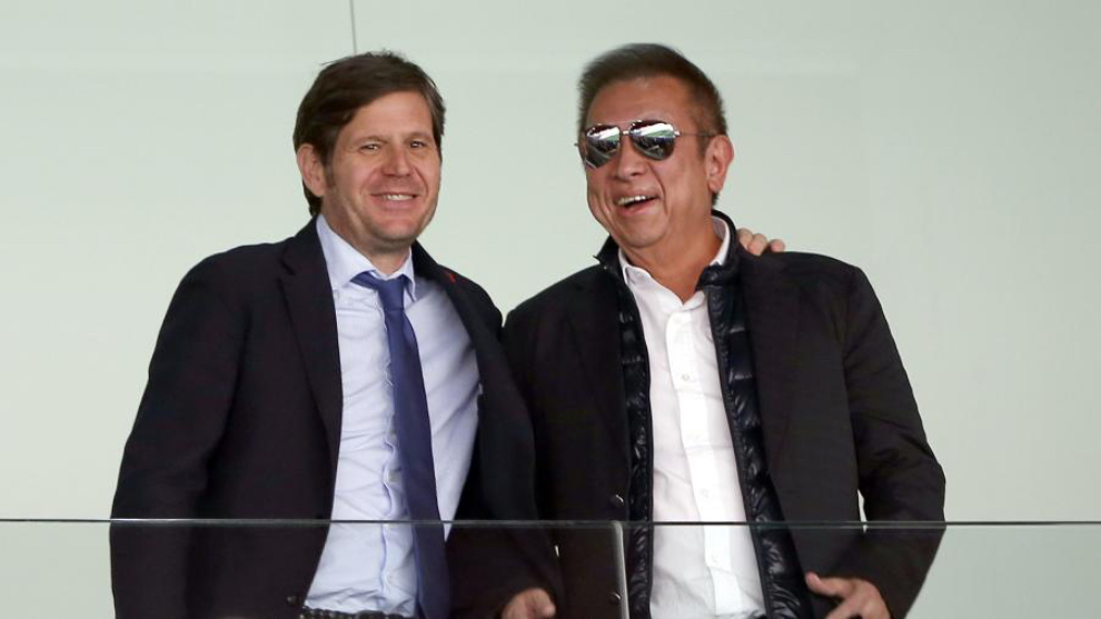 Alemany (left) with Peter Lim at Mestalla.