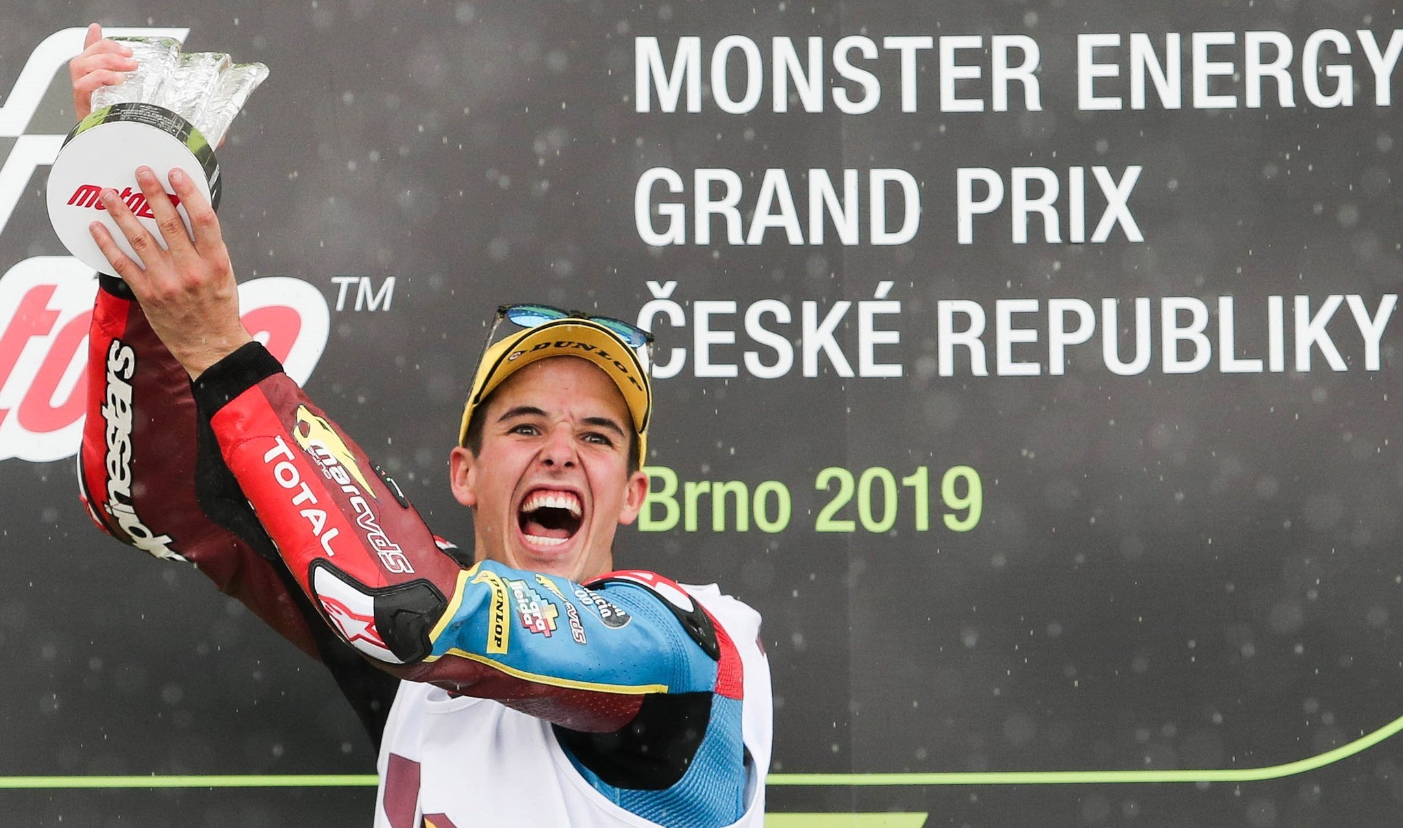 lex Mrquez celebrando la victoria en Brno.