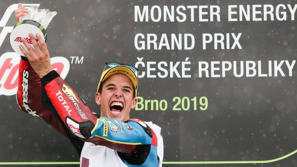 lex Mrquez celebrando la victoria en Brno.