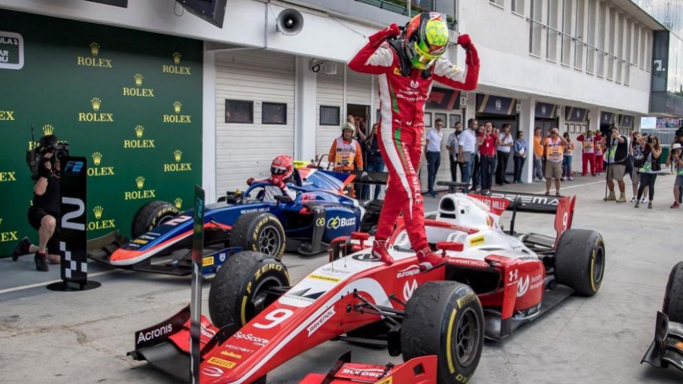 Schumacher celebra su victoria en Hungra.