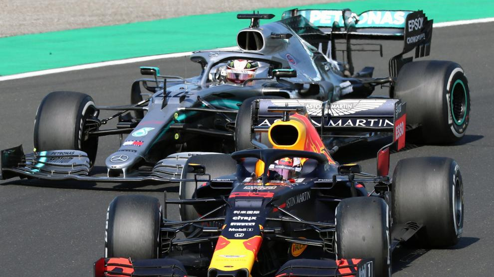 Verstappen y Hamilton pelean en Hungra.