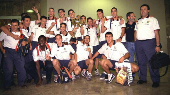 La seleccin campeona del 98 a su llegada a Barajas.