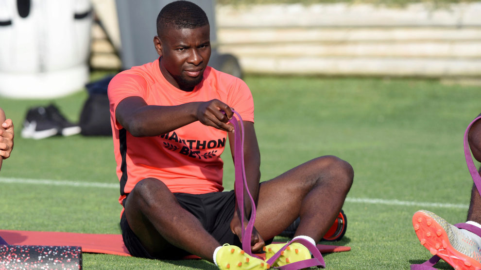 Amadou, en un entrenamiento del Sevilla.
