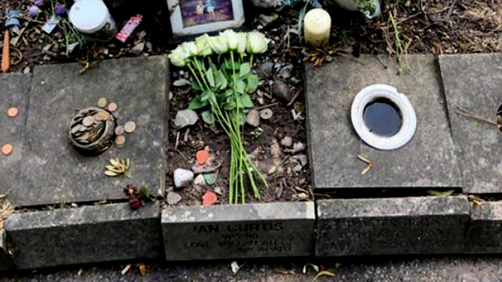 La tumba de Ian Curtis ha sido objeto de un acto vandlico
