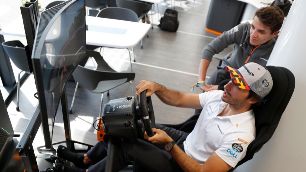 Carlos Sainz y Norris, trabajando en el simulador.