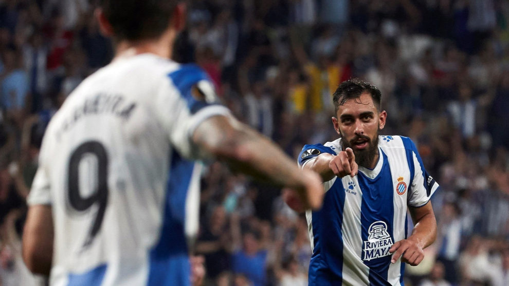Borja Iglesias celebrating a goal for Espanyol.