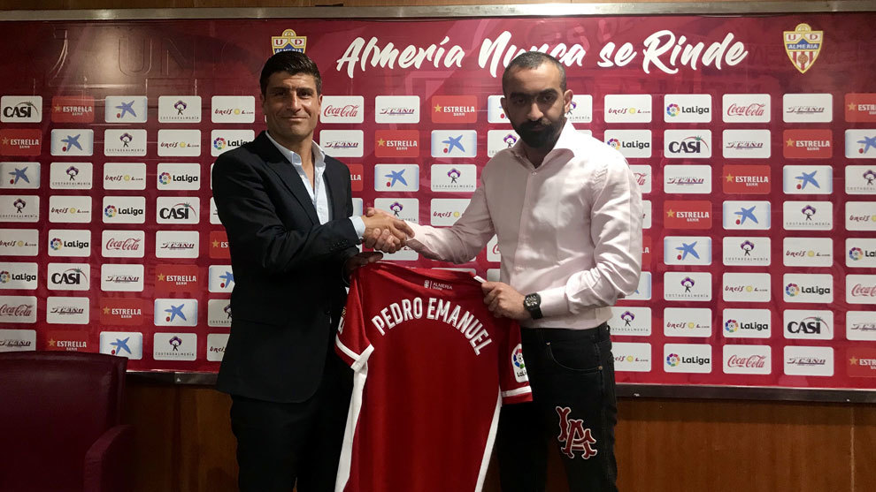 Pedro Emanuel, presentado como entrenador del Almera por Mohamed El...