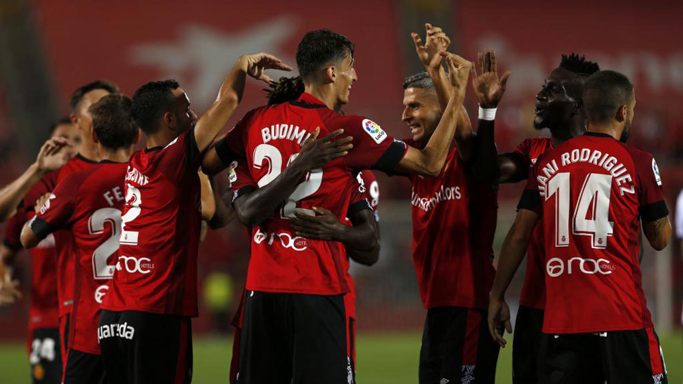 Jugadores celebrando un gol en el amistoso contra el Levante.