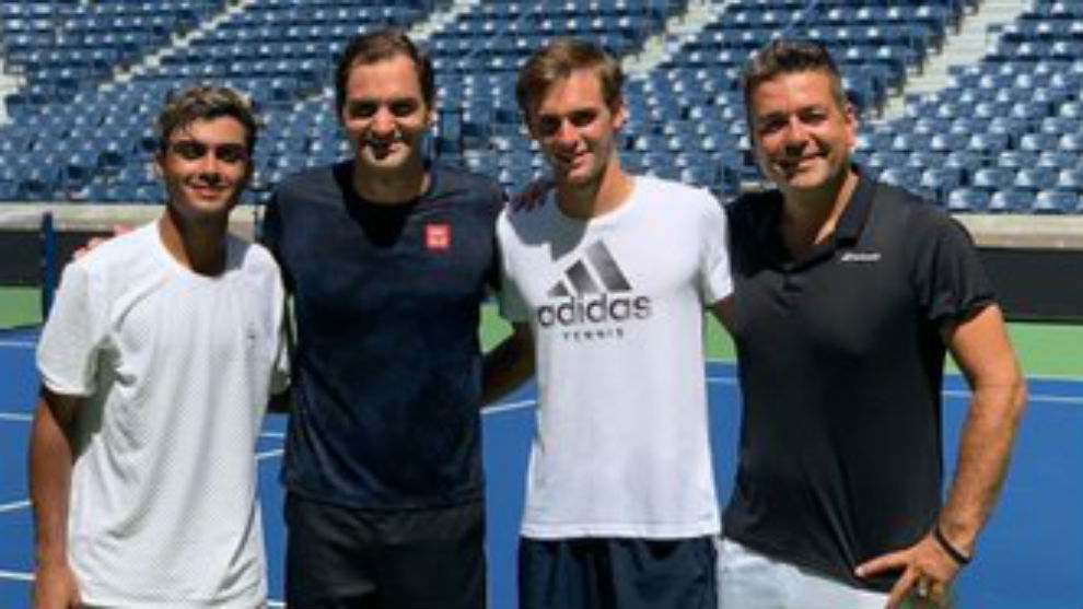 Federer, con los jniors Govind Nanda y Eliot Spizzirri