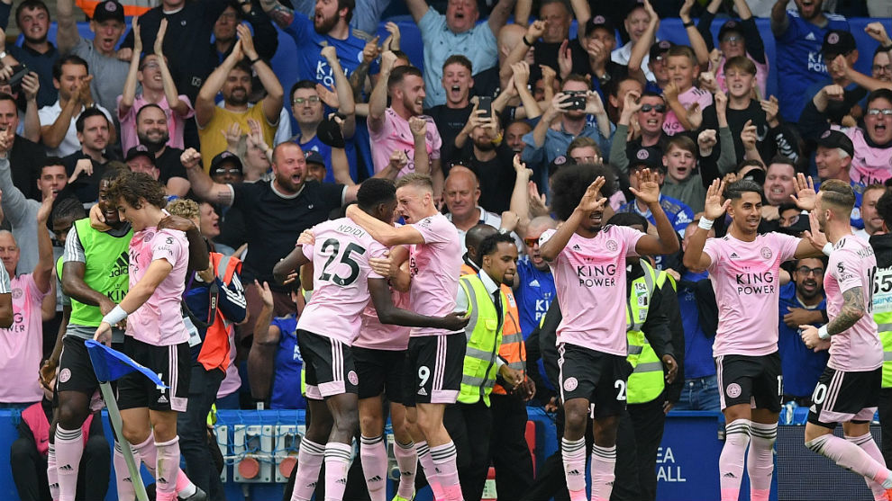 Los jugadores del Leicester celebran el gol de Ndidi.