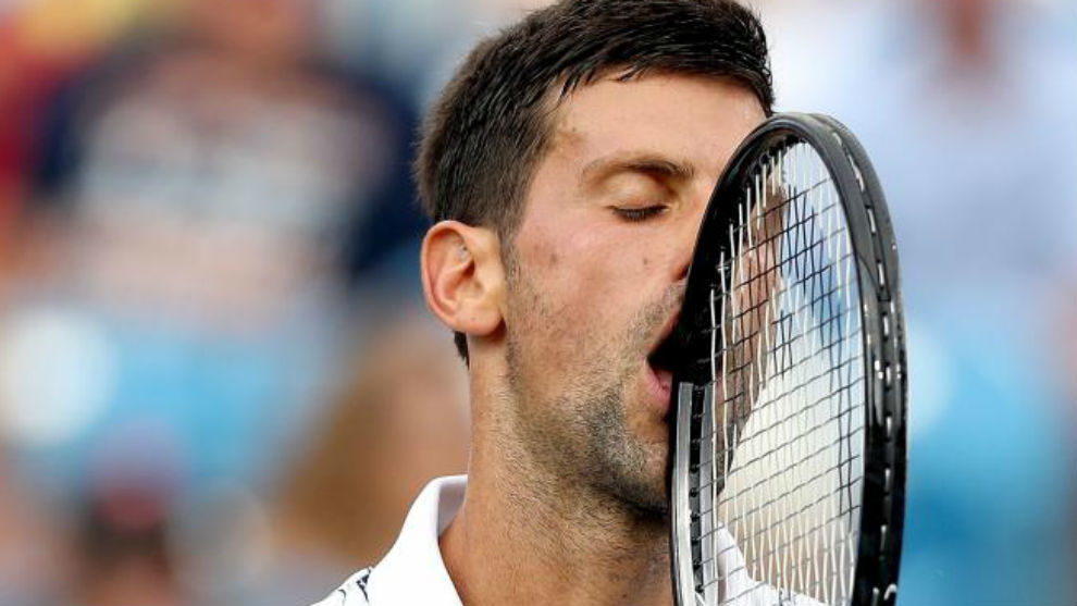 Djokovic se lamenta durante la semifinal de Cincinnati con Medvedev